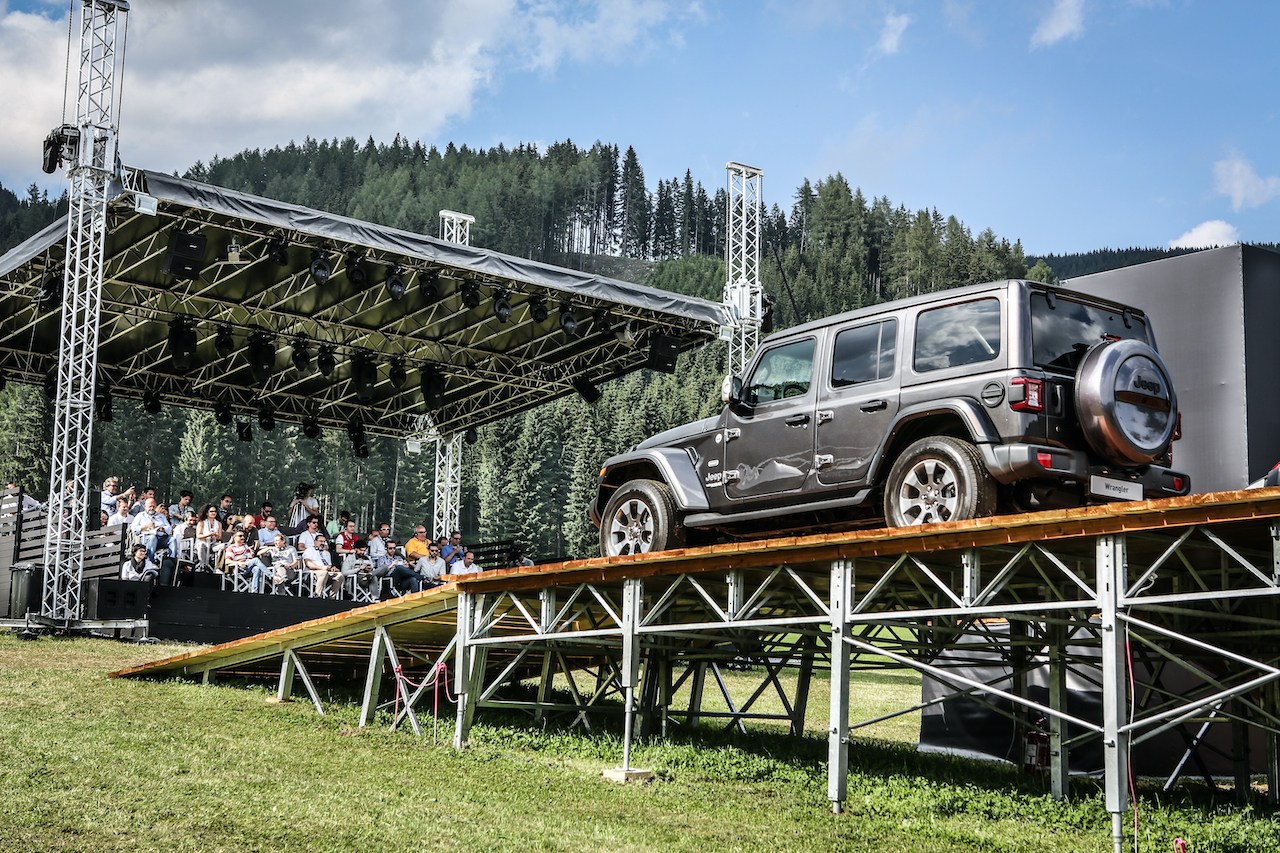 Jeep Wrangler Sahara_03